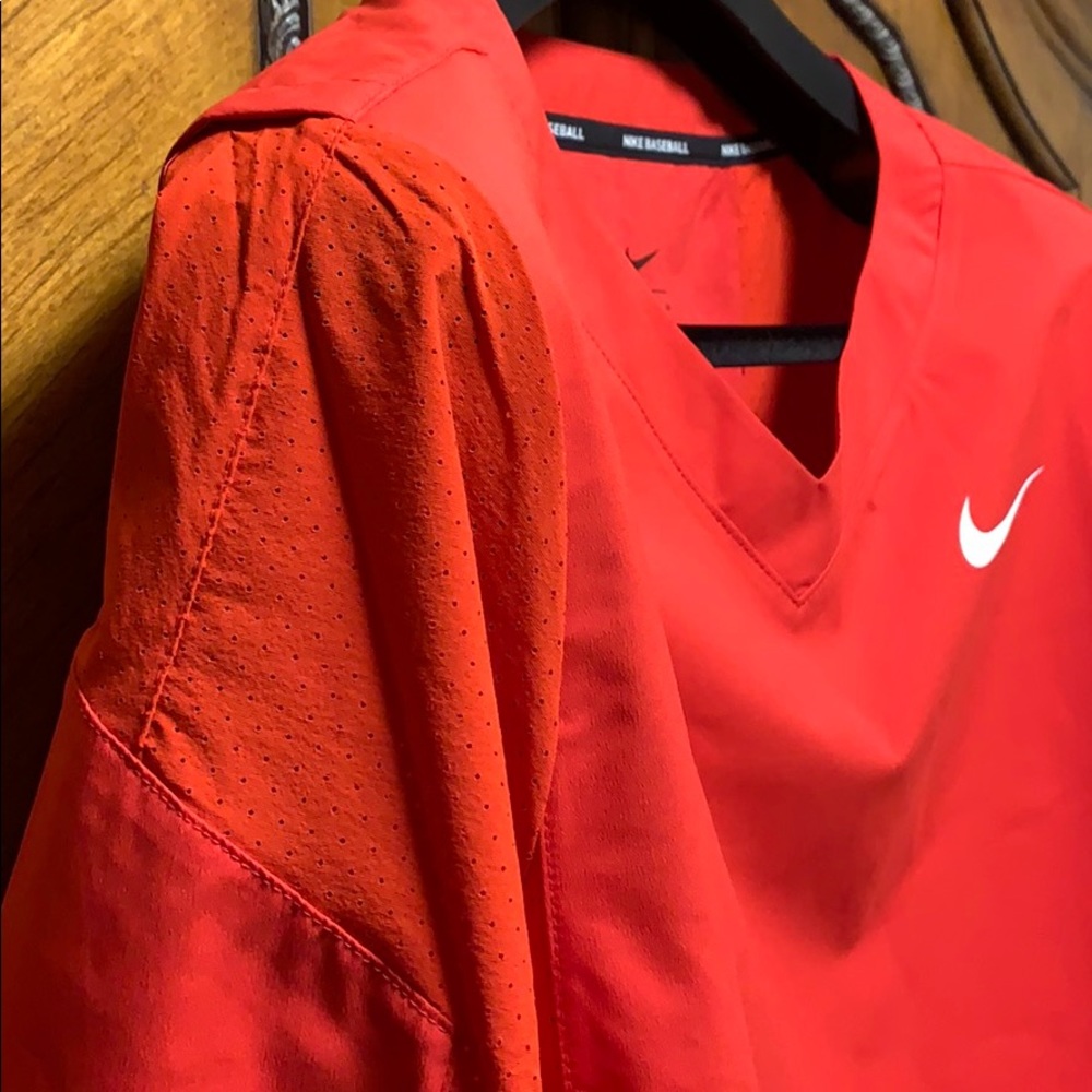 Nike really cool V Neck sportswear super unique! - Picture 6 of 8